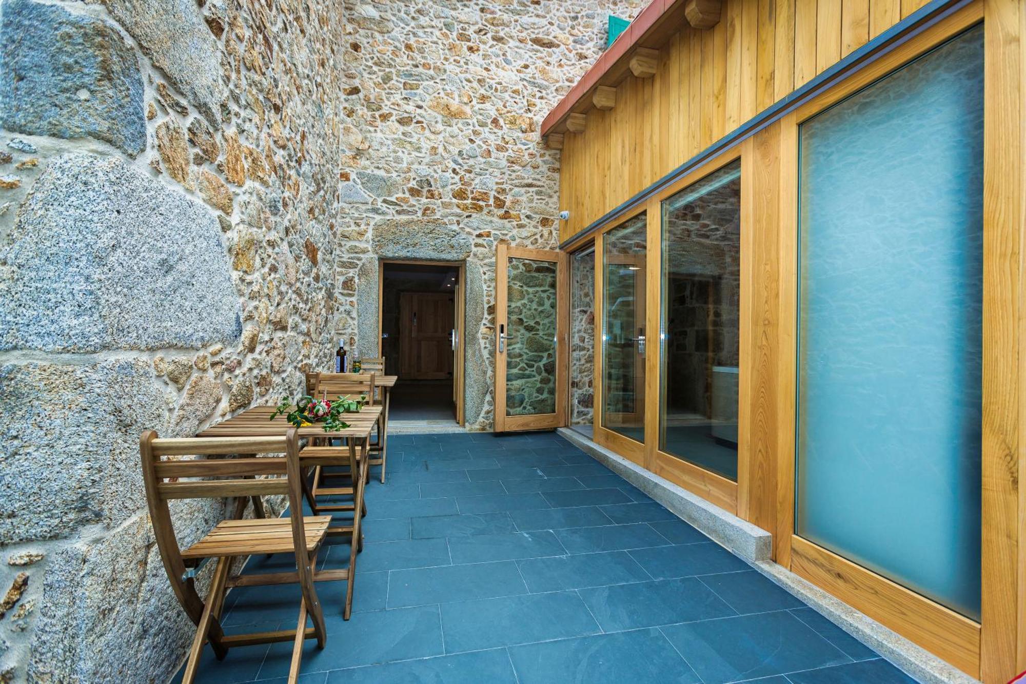 A De Lucia Hotel Quintáns Exterior foto